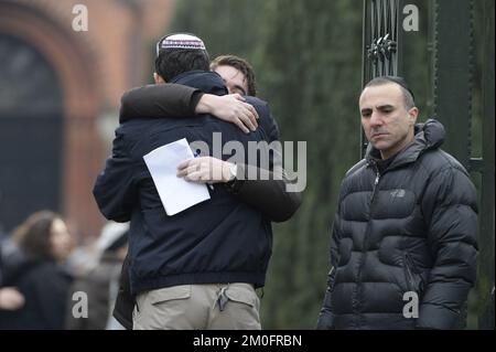 DaN Uzan è stato sepolto Mercoledì del Mosaico Nord Cimitero a Copenaghen . Il 37-anno-vecchio Dan Uzan è stato ucciso quando si è levato in piedi come guardia disarmata alla sinagoga a Krystalgade Domenica notte . Nella sinagoga si tenne la festa di conferma con 80 ospiti . Durante l'attacco terroristico alla sinagoga sono stati feriti due poliziotti. (James Jorgensen / POLFOTO ) webpix non trattato Foto Stock