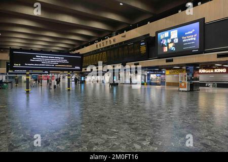 La stazione Euston di Londra è raffigurata questa mattina. I macchinisti di treni da Aslef attraverso 11 operatori ferroviari hanno iniziato oggi un altro sciopero ferroviario. Immagine ripresa o Foto Stock