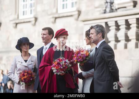 Dronning Margrethe, kronprins Frederik, kronprinsesse Mary, prins Joachim, prinsessen Marie og prinsesse Benedikte, ankommer til Folketingets Ã ¥ bning, tirsdag middag pÃ¥ Christiansborg. /Ritzau/Anthon UngerÂ Â --- la famiglia reale danese partecipa all'apertura del parlamento â€˜Folketingetâ€™ a Copenaghen il 5 ottobre 2017. /Ritzau/Anthon Unger Foto Stock