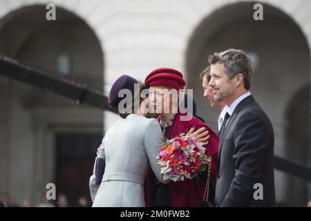 Dronning Margrethe, kronprins Frederik, kronprinsesse Mary, prins Joachim, prinsessen Marie og prinsesse Benedikte, ankommer til Folketingets Ã ¥ bning, tirsdag middag pÃ¥ Christiansborg. /Ritzau/Anthon UngerÂ Â --- la famiglia reale danese partecipa all'apertura del parlamento â€˜Folketingetâ€™ a Copenaghen il 5 ottobre 2017. /Ritzau/Anthon Unger Foto Stock