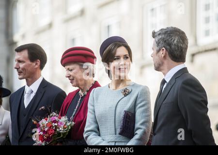 Dronning Margrethe, kronprins Frederik, kronprinsesse Mary, prins Joachim, prinsessen Marie og prinsesse Benedikte, ankommer til Folketingets Ã ¥ bning, tirsdag middag pÃ¥ Christiansborg. /Ritzau/Anthon UngerÂ Â --- la famiglia reale danese partecipa all'apertura del parlamento â€˜Folketingetâ€™ a Copenaghen il 5 ottobre 2017. /Ritzau/Anthon Unger Foto Stock