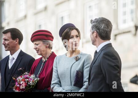 Dronning Margrethe, kronprins Frederik, kronprinsesse Mary, prins Joachim, prinsessen Marie og prinsesse Benedikte, ankommer til Folketingets Ã ¥ bning, tirsdag middag pÃ¥ Christiansborg. /Ritzau/Anthon UngerÂ Â --- la famiglia reale danese partecipa all'apertura del parlamento â€˜Folketingetâ€™ a Copenaghen il 5 ottobre 2017. /Ritzau/Anthon Unger Foto Stock