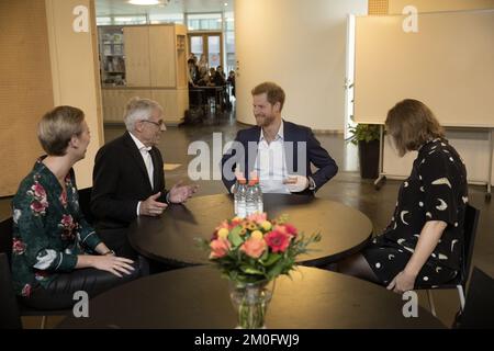 Il principe Harry partecipa a un workshop dedicato a fare la differenza attraverso il volontariato presso il liceo Ã˜restad Gymnasium di Copenaghen, 26 ottobre 2017. E' la prima visita ufficiale del Principe Harrys in Danimarca e durante il suo soggiorno di due giorni visiterà diversi progetti giovanili. /Ritzau/Peter Hove Olesen Foto Stock