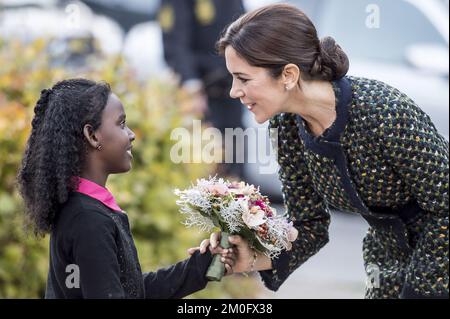 Il 24th 2018 ottobre la Principessa Corona Maria ha partecipato al lancio del calendario Christmans dell'anno a sostegno dei bambini nei paesi sottosviluppati. Il calendario è una collaborazione tra Danida, Danish Broadcasting Cooperation e organizzazioni umanitarie in continua evoluzione. I profitti di quest'anno vanno al lavoro del Consiglio danese per i rifugiati siriani nelle loro aree locali. Il lancio si è svolto presso la Utterslev School di Copenaghen e hanno partecipato anche il Ministro dello sviluppo Ulla Tornaes. Il calendario è stato realizzato dal 1962. Foto Stock