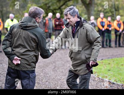 Il principe ereditario Frederik ha ospitato una Royal Hunt a Guldsted Plantage vicino a Silkeborg il 1 novembre 2018. Jutland. La Royal Hunt è una tradizione in cui persone selezionate dal mondo del genere e degli affari sono invitate a cacciare i boschi reali insieme a un membro della famiglia reale. Il defunto Principe Henrik in precedenza guidava la Royal Hunts, ma fu preso in consegna da suo figlio quando la sua salute iniziò a fallire. Foto Stock