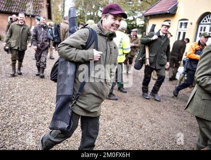 Il principe ereditario Frederik ha ospitato una Royal Hunt a Guldsted Plantage vicino a Silkeborg il 1 novembre 2018. Jutland. La Royal Hunt è una tradizione in cui persone selezionate dal mondo del genere e degli affari sono invitate a cacciare i boschi reali insieme a un membro della famiglia reale. Il defunto Principe Henrik in precedenza guidava la Royal Hunts, ma fu preso in consegna da suo figlio quando la sua salute iniziò a fallire. Foto Stock