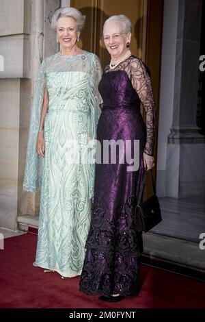 Il 29th 2019 aprile sua Maestà la Regina Margrethe ha ospitato una cena al Palazzo di Amalienborg per celebrare il 75th° compleanno di sua sorella RH Princess Benedikte. Alla cena hanno partecipato amici e familiari, nonché rappresentanti della Danimarca ufficiale. In particolare, il principe ereditario Frederik e la principessa ereditaria Maria, la principessa TH Alexandra e Nathalie, le due figlie della principessa Benetikte, e il primo ministro danese Lars Løkke Rasmussen con la moglie Solrun. La principessa Benedikte fu guidata in carrozza a cavallo fino alla celebrazione. Foto Stock