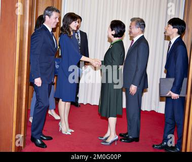 Il 20th 2019 maggio la coppia del principe ereditario arrivò in Corea del Sud per una visita che rafforzò le relazioni diplomatiche e commerciali tra i due Paesi. Sono stati ufficialmente accolti dal presidente Moon Jae-in e dalla moglie Kim Jung-Sook a Seoul. Foto Stock