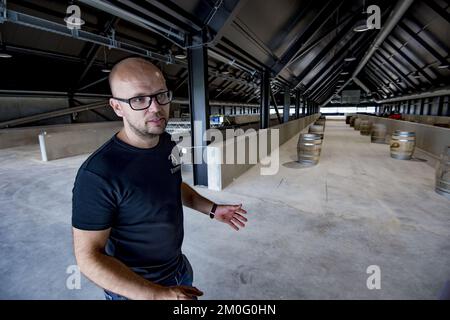 La nuova distilleria di Stauning Whiskey. Lasse Vesterby pronto a dare il benvenuto nella nuova distilleria danese di whisky e il sabato al festival del whisky. Foto Jørgen Kirk Stauning Whiskey sta costruendo un nuovo stabilimento di produzione a Stauningvej vicino a Skjern. Foto Stock