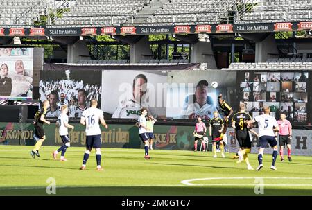 Schermo nella partita Super League 3F tra AGF e Randers FC al Ceres Park di Aarhus, giovedì 28 maggio 2020. La partita è la prima dopo lo spegnimento durante la crisi corona e si gioca senza spettatori e con restrizioni .. (Foto: Henning Bagger / Ritzau Scanpix) Foto Stock