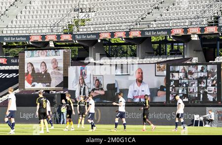 Schermo nella partita Super League 3F tra AGF e Randers FC al Ceres Park di Aarhus, giovedì 28 maggio 2020. La partita è la prima dopo lo spegnimento durante la crisi corona e si gioca senza spettatori e con restrizioni .. (Foto: Henning Bagger / Ritzau Scanpix) Foto Stock