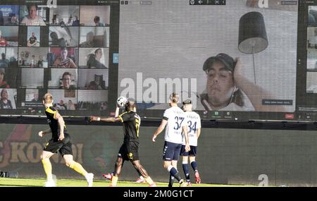 Schermo nella partita Super League 3F tra AGF e Randers FC al Ceres Park di Aarhus, giovedì 28 maggio 2020. La partita è la prima dopo lo spegnimento durante la crisi corona e si gioca senza spettatori e con restrizioni .. (Foto: Henning Bagger / Ritzau Scanpix) Foto Stock