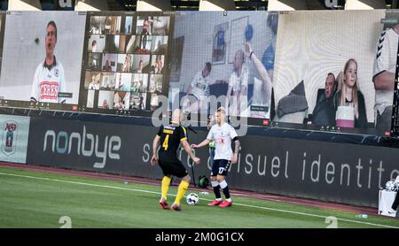 Schermo nella partita Super League 3F tra AGF e Randers FC al Ceres Park di Aarhus, giovedì 28 maggio 2020. La partita è la prima dopo lo spegnimento durante la crisi corona e si gioca senza spettatori e con restrizioni .. (Foto: Henning Bagger / Ritzau Scanpix) Foto Stock
