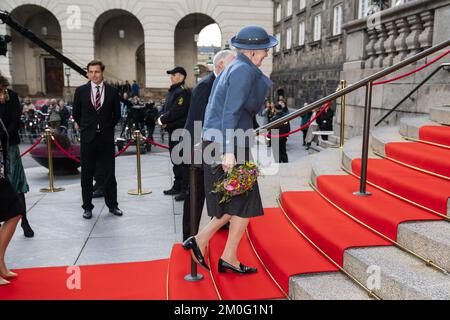 La regina Margrethe arriva per l'apertura ufficiale del Parlamento danese, martedì 6 ottobre 2020. L'apertura ufficiale del Parlamento e l'inizio di un nuovo anno di sessione cade sempre il primo martedì di ottobre. La Famiglia reale danese ha un ruolo passivo nell'apertura annuale del parlamento. Prima della cerimonia, il governo e i membri del parlamento partecipano ad un servizio che la Famiglia reale non partecipa. (Foto: Martin Sylvest / Ritzau Scanpix). Foto Stock