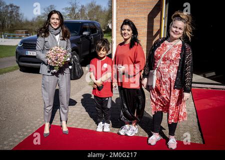 Crown Princess Mary partecipa al lancio del rapporto sulla popolazione dello Stato del mondo 2021, pubblicato annualmente dal Fondo delle Nazioni Unite per la popolazione (UNFPA). La relazione descrive gli sviluppi e le tendenze della popolazione mondiale. Quando ha lasciato l'evento, ha commentato brevemente il principe cristiano che lascerà presto casa. Il lancio si è svolto a Gerlev Idaetshojskole a Slagelse, nella Zelanda sud-occidentale. Giovedì 22 aprile 2021. (Foto: Papà Claus Rasmussen/Ritzau Scanpix) Foto Stock