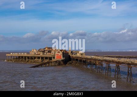 Il vecchio derelitto Birnbeck Pier a Weston Super Mare, Somerset UK nel mese di ottobre Foto Stock