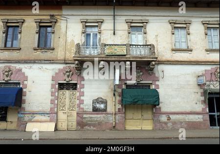 Edificio in stile art nouveau dell'epoca italiana chiamato Casa dei Lions ad Asmara Foto Stock