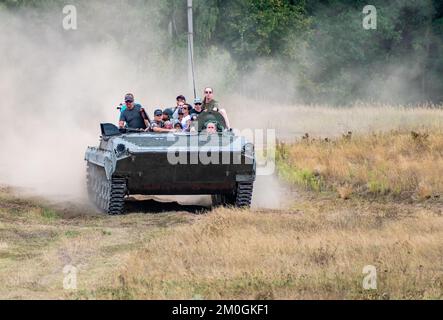 Giornata militare Hodonin - Panov. Attrezzatura militare storica e contemporanea - veicolo da combattimento di fanteria BVP 1 Foto Stock