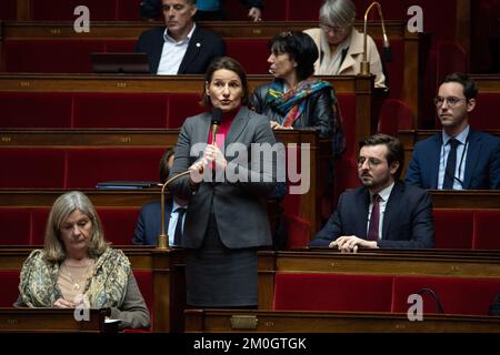 Il deputato del Partito socialista francese (PS) Valerie Rabault durante una sessione di interrogazioni al governo presso l'Assemblea Nazionale di Parigi il 6 dicembre 2022. Foto di Raphael Lafargue/ABACAPRESS.COM Foto Stock