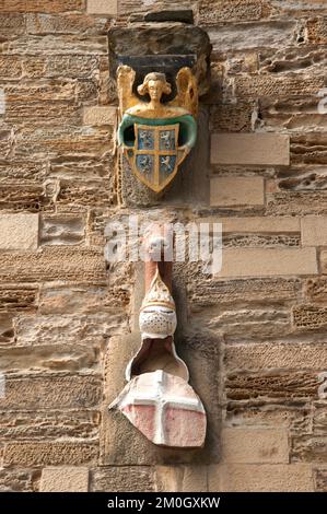 Dettagli degli standard, Università di Durham, Durham Castle, Durham, Co Durham, Tyne and Wear, Regno Unito. Durham Castle è ora parte della Durham University che Foto Stock