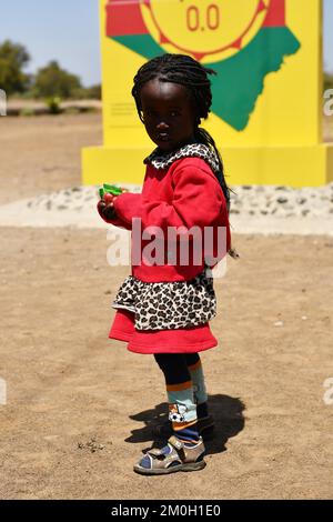 Bambina a Mogotio sull'equatore, Kenya, Africa Foto Stock