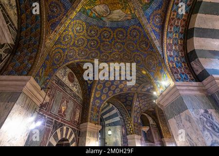 Splendidi interni nel sito patrimonio mondiale dell'UNESCO, la cattedrale di Aquisgrana, Aquisgrana, Germania, Europa Foto Stock