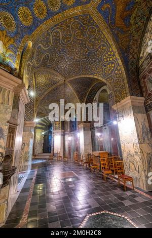 Splendidi interni nel sito patrimonio mondiale dell'UNESCO, la cattedrale di Aquisgrana, Aquisgrana, Germania, Europa Foto Stock