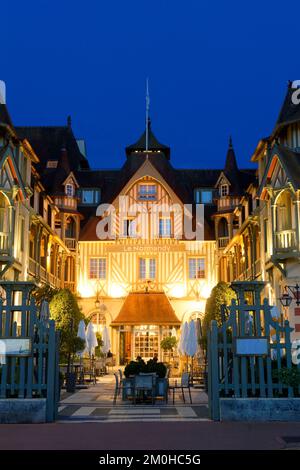 Francia, Calvados, Pays d'Auge, Deauville, Boulevard Eugene Cornuche, Hotel Normandy Barriere, un hotel di lusso di Lucien Barrière gruppo costruito nel 1912 Foto Stock