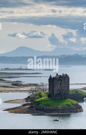 Regno Unito, Scozia, Highland, Argyll, Port Appin, Castello Stalker, Loch Laich Foto Stock