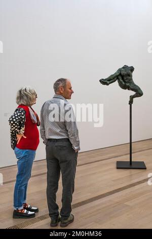 Svizzera, Basilea, Riehen, Fondazione Beyeler, Iris, messaggero degli dei (figura volante) (1890-1891) scultura di Auguste Rodin Foto Stock