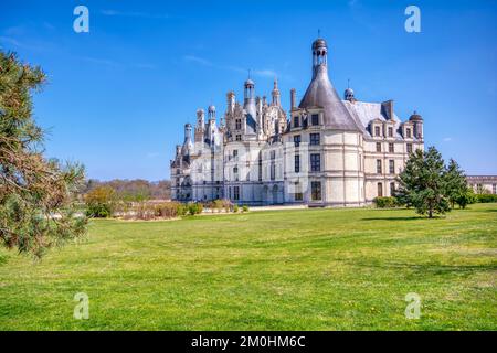 Loira, Francia - 14 aprile 2019: Il castello di Chambord, Castello della Loira, Francia. Chateau de Chambord, il castello più grande della Valle della Loira. UN'ONU Foto Stock