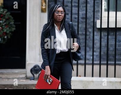 Londra, Regno Unito. 6th Dec, 2022. Kemi Badenoch, Segretario di Stato per il Commercio Internazionale e Presidente del Consiglio di Commercio, Ministro per le Donne e le pari opportunità, a Downing Street per una riunione del Gabinetto. Credit: Notizie dal vivo di Mark Thomas/Alamy Foto Stock