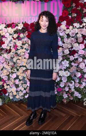 Adelle Leonce arriva in anteprima alla proiezione di Rosie Molloy Gives Up Everything, presso l'Everyman Borough Yards di Londra. Data immagine: Martedì 6 dicembre 2022. Foto Stock