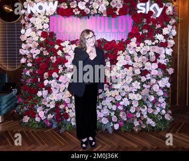 Pauline McLynn arriva alla prima proiezione di Rosie Molloy Gives Up Everything, presso l'Everyman Borough Yards di Londra. Data immagine: Martedì 6 dicembre 2022. Foto Stock
