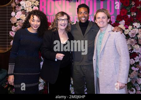 (Da sinistra a destra) Adelle Leonce, Pauline McLynn, Oliver Wellington e Lewis Reeves arrivano alla prima proiezione di Rosie Molloy Gives Up Everything, presso l'Everyman Borough Yards di Londra. Data immagine: Martedì 6 dicembre 2022. Foto Stock