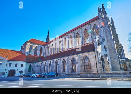 Elegante esterno gotico barocco della Chiesa dell'Assunzione di nostra Signora e di San Giovanni Battista (Cattedrale di Sedlec), Kutna Hora, Repubblica Ceca Foto Stock