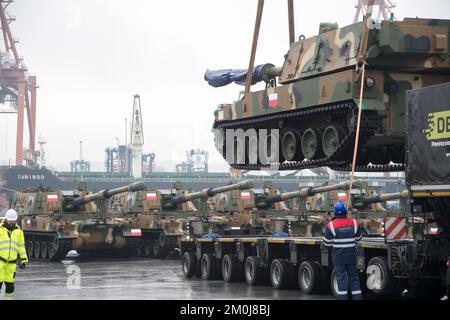 Gdynia, Polonia. 6th dicembre 2022. Arrivo dei primi K9 tuoni di caccia Thunder per le forze armate polacche © Wojciech Strozyk / Alamy Live News Foto Stock