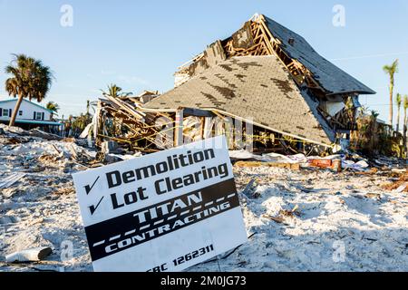 Fort ft. Myers Beach Florida, Estero Island Estero Boulevard, casa case case casa case proprietà Hurricane Ian danni distruzione distrutti detriti Foto Stock