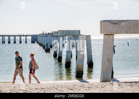 Fort ft. Myers Beach Florida, Golfo del Messico, Isola di estero, Estero Boulevard, Fort Myers Molo pesca uragano Ian danni distrutti distruzione danneggiata, Foto Stock