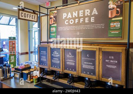 Naples Florida, Panera Bread Bakery Company Inside interior, ristorante ristoranti cena mangiare fuori informale caffè caffè bistro bistro cibo, auto se Foto Stock