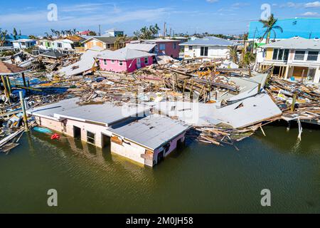 Fort ft. Myers Beach Florida, vista aerea dall'alto dell'isola di estero, case case case case cottage proprietà Hurricane Ian danno danneggiato distruzione des Foto Stock