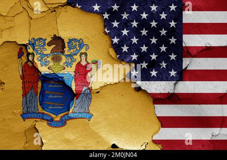 Bandiere del New Jersey e degli Stati Uniti dipinte su pareti incrinate Foto Stock