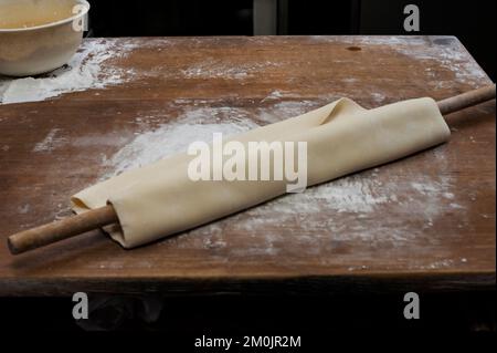 Fare le tagliatelle a Bakaichidai. Come con altri ristoranti di noodle nella regione, gli spaghetti sono arrotolati a mano, dando loro la loro caratteristica e unma Foto Stock