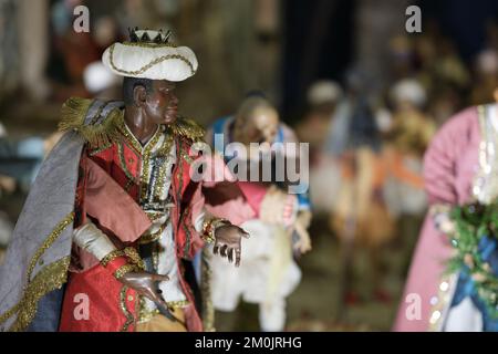 Diverse figure che rappresentano una scena del mago re Baltasar sono mostrate nel tradizionale presepe di Natale di origine napoletana del 19th ° secolo che si può vedere nel Palazzo reale di Madrid. Foto Stock