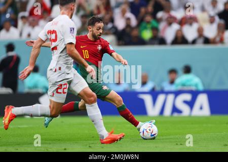 Lusail, Qatar. 6th Dec, 2022. Bernardo Silva (por) Calcio/Calcio : Coppa del mondo FIFA Qatar 2022 turno di 16 incontro tra Portogallo 6-1 Svizzera allo stadio di Lusail a Lusail, Qatar . Credit: Naoki Morita/AFLO SPORT/Alamy Live News Foto Stock