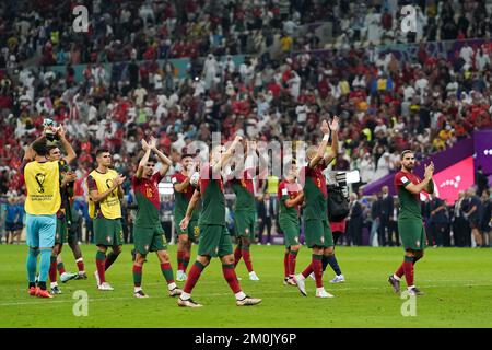 Lusail, Lusail, Qatar, Qatar. 6th Dec, 2022. LUSAIL, QATAR - 6 DICEMBRE: I giocatori del Portogallo applaudono i tifosi dopo la Coppa del mondo FIFA Qatar 2022 Round of 16 match tra Portogallo e Svizzera al Lusail Stadium il 6 dicembre 2022 a Lusail, Qatar. (Credit Image: © Florencia Tan Jun/PX Imagens via ZUMA Press Wire) Foto Stock