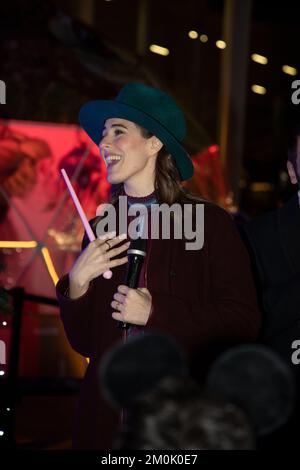Milano, . 06th Dec, 2022. Illuminazione dell'albero dei desideri, Disney per il make-A-wish e inaugurazione del Villaggio di Natale in CityLife Shopping Discrict in foto: Diana del Bufalo Credit: Independent Photo Agency/Alamy Live News Foto Stock