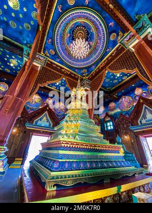 Tempio di Wat Laem Sak nella provincia di Krabi, Thailandia Foto Stock