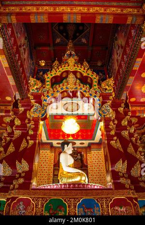 Tempio di Wat Laem Sak nella provincia di Krabi, Thailandia Foto Stock