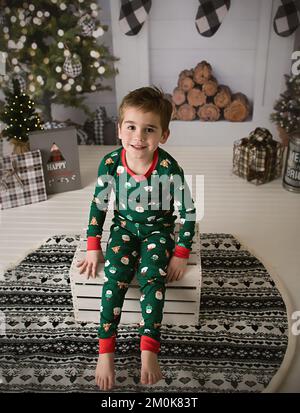 Bambini e famiglie a Natale Foto Stock